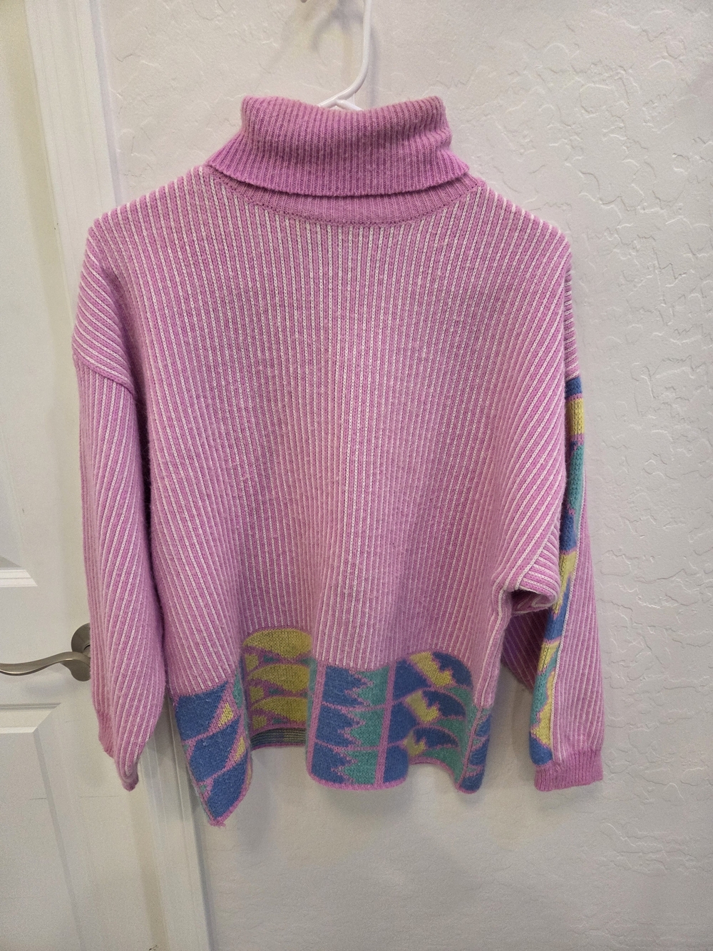 Vintage Kitty Hawk Women’s Turtleneck Ribbed Sweater with Colorblock Pattern